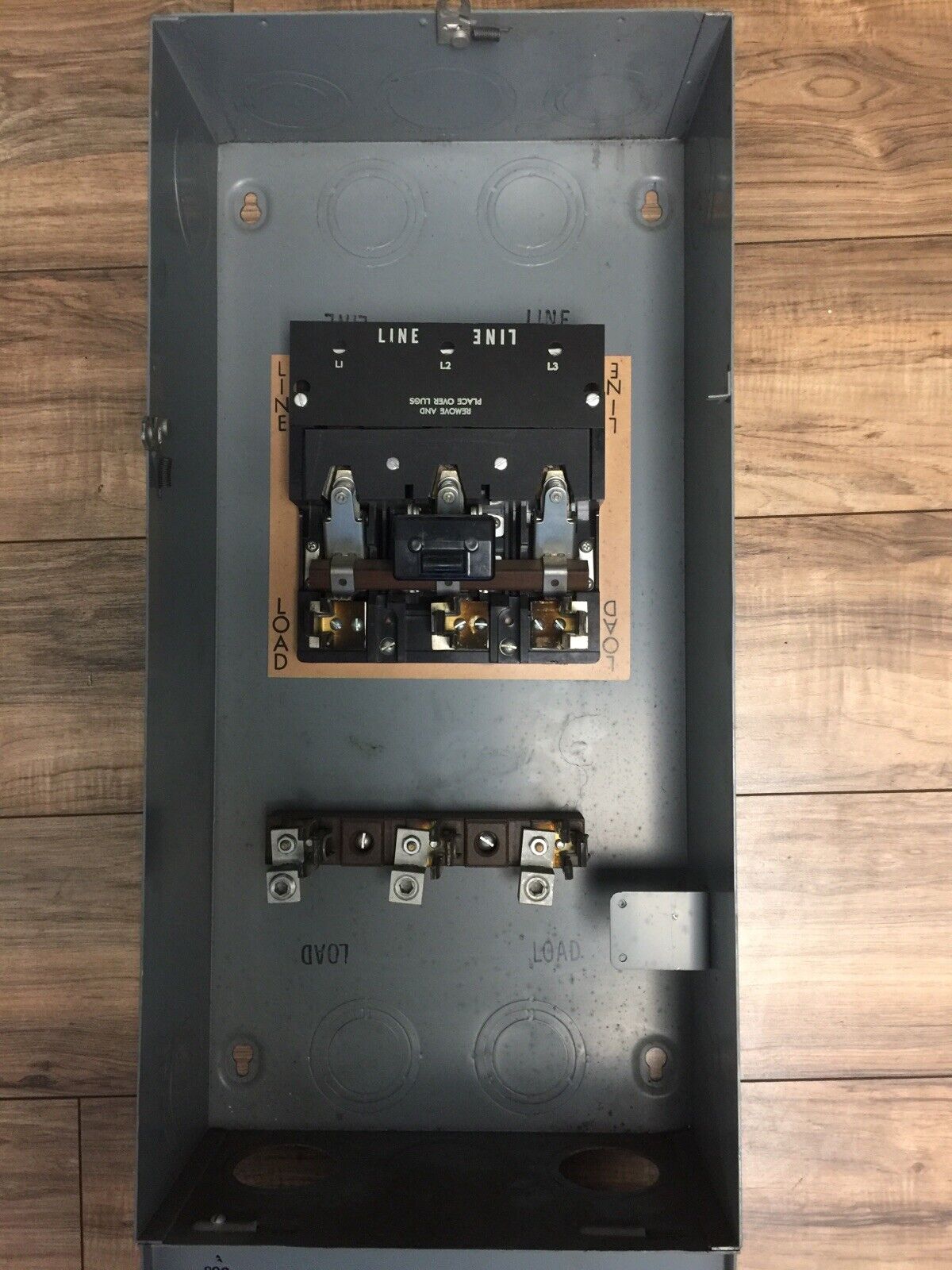 GE TH4324 SAFETY SWITCH 200AMP 4 SN POLE 240VAC 60HP 3PH MODEL 1
