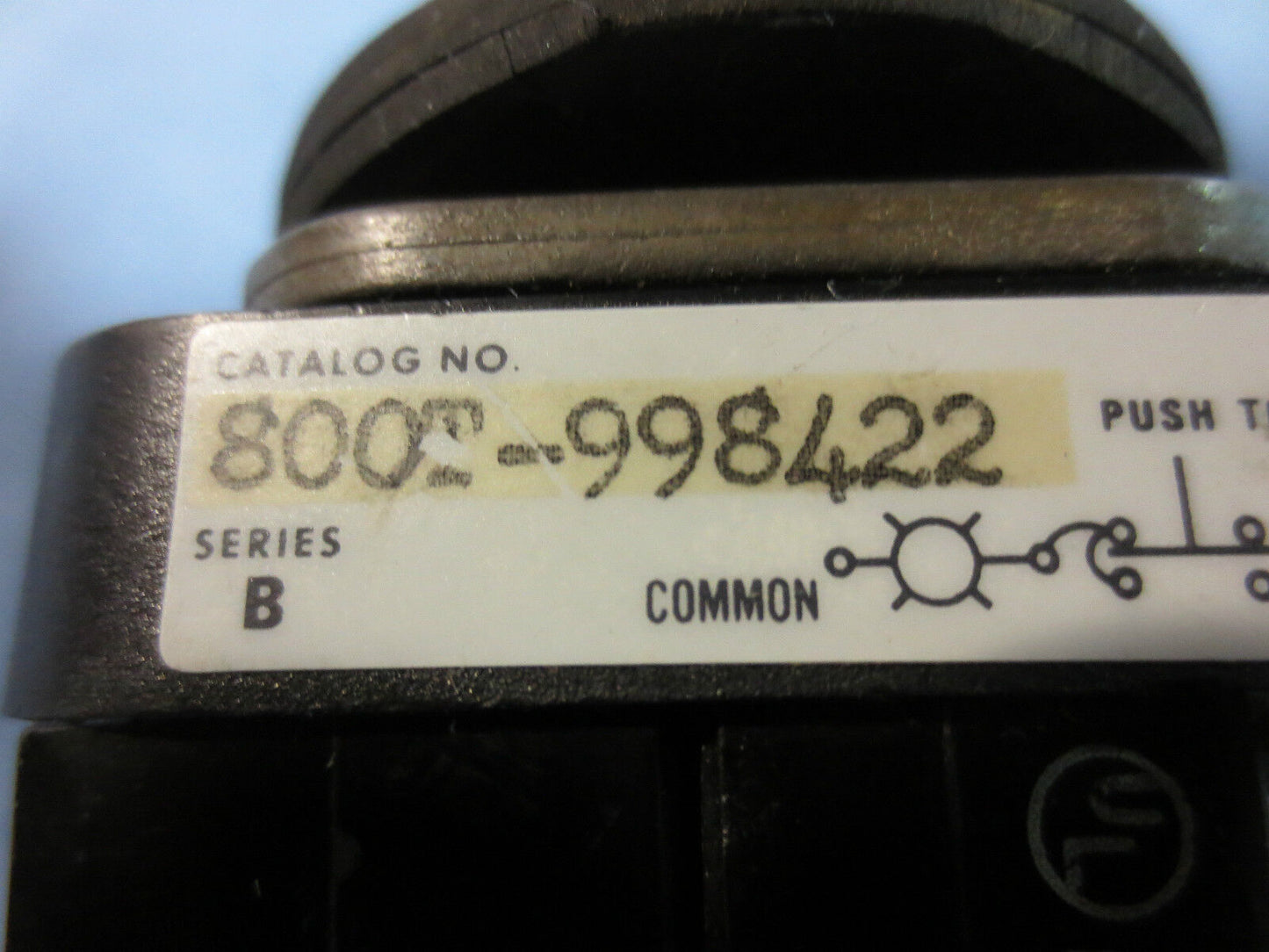 ALLEN-BRADLEY 800T-998422 Ser. B ILLUMINATED PUSH BUTTON GREEN