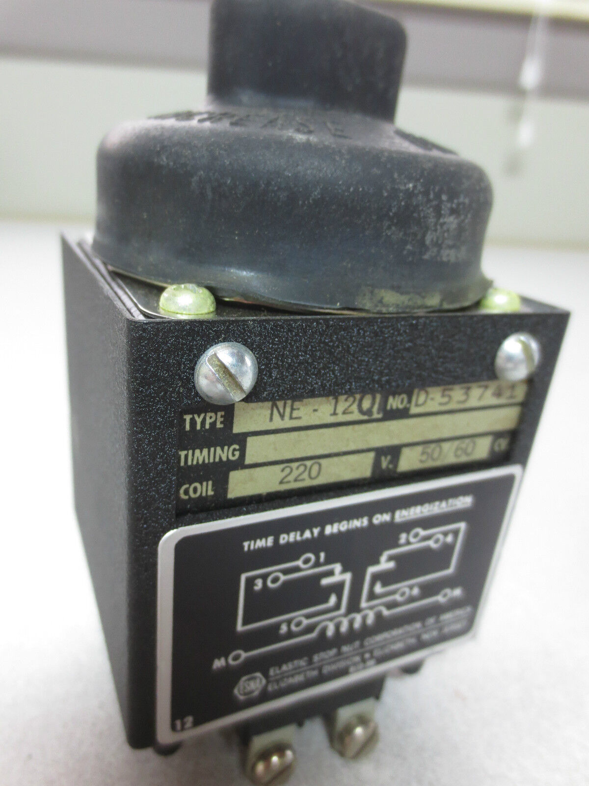 AGASTAT NE-12QT TIME DELAY RELAY - 220V, 50/60Hz -HAS CRACK SEE PHOTOS