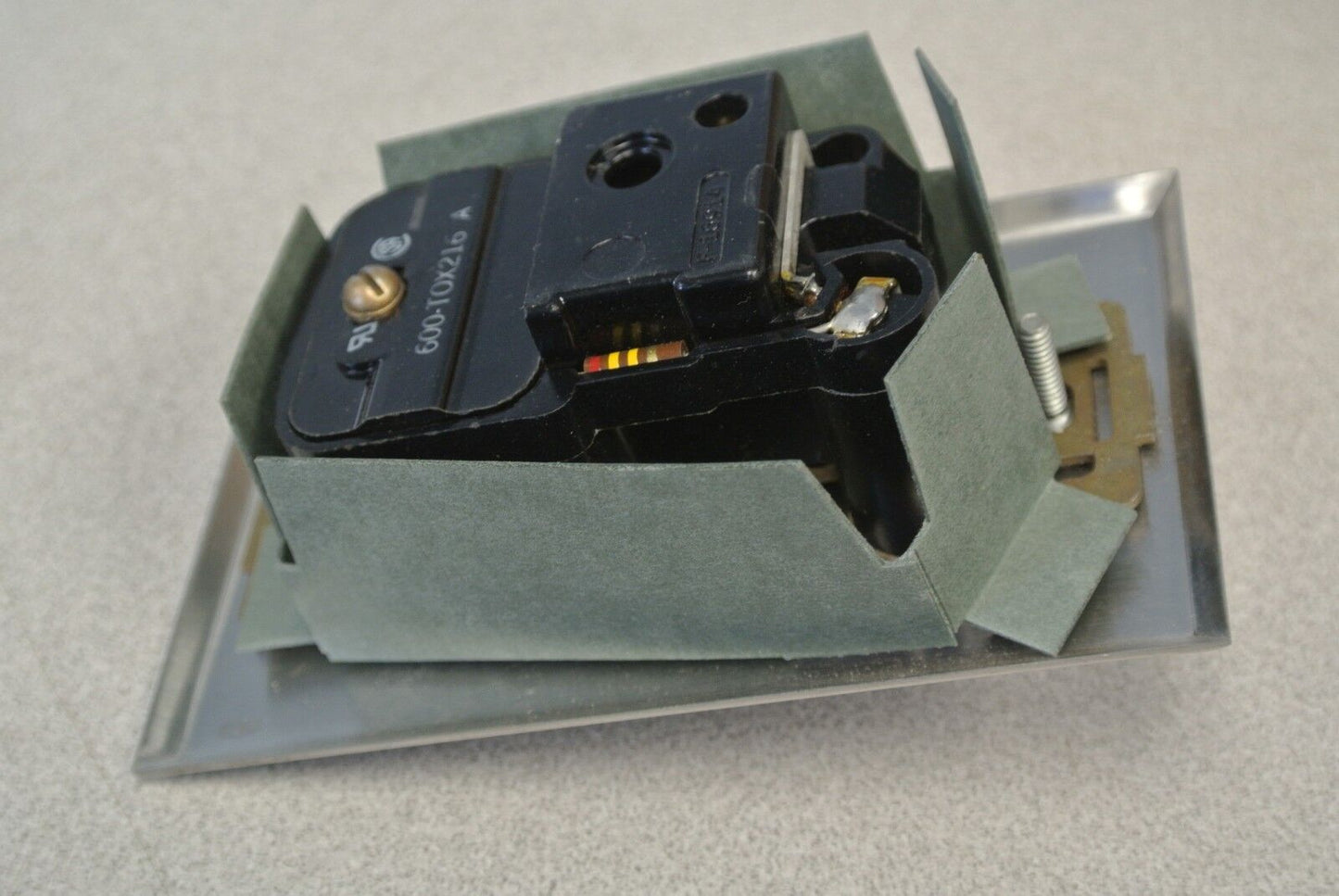 ALLEN-BRADLEY 600-TQX216 / MANUAL MOTOR STARTING SWITCH, TOGGLE / NEW SURPLUS