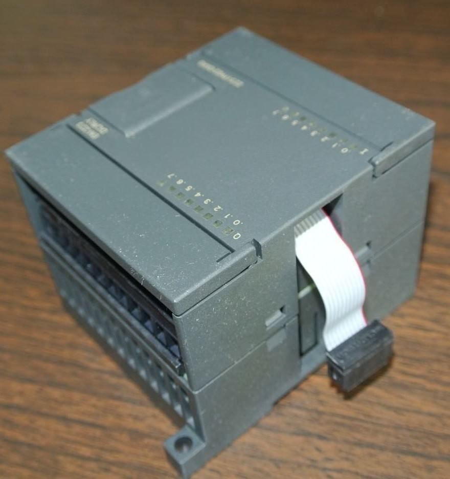 SIEMENS 6ES7 223-1PH22-0XA0 DIGITAL INPUT MODULE 8x24VDC, 15-30V NEW SURPLUS