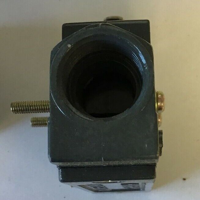 H.L. ELECTRIC ZE-Q-2 PRECISION ENCLOSED SWITCH 480VAC 250VDC 15A