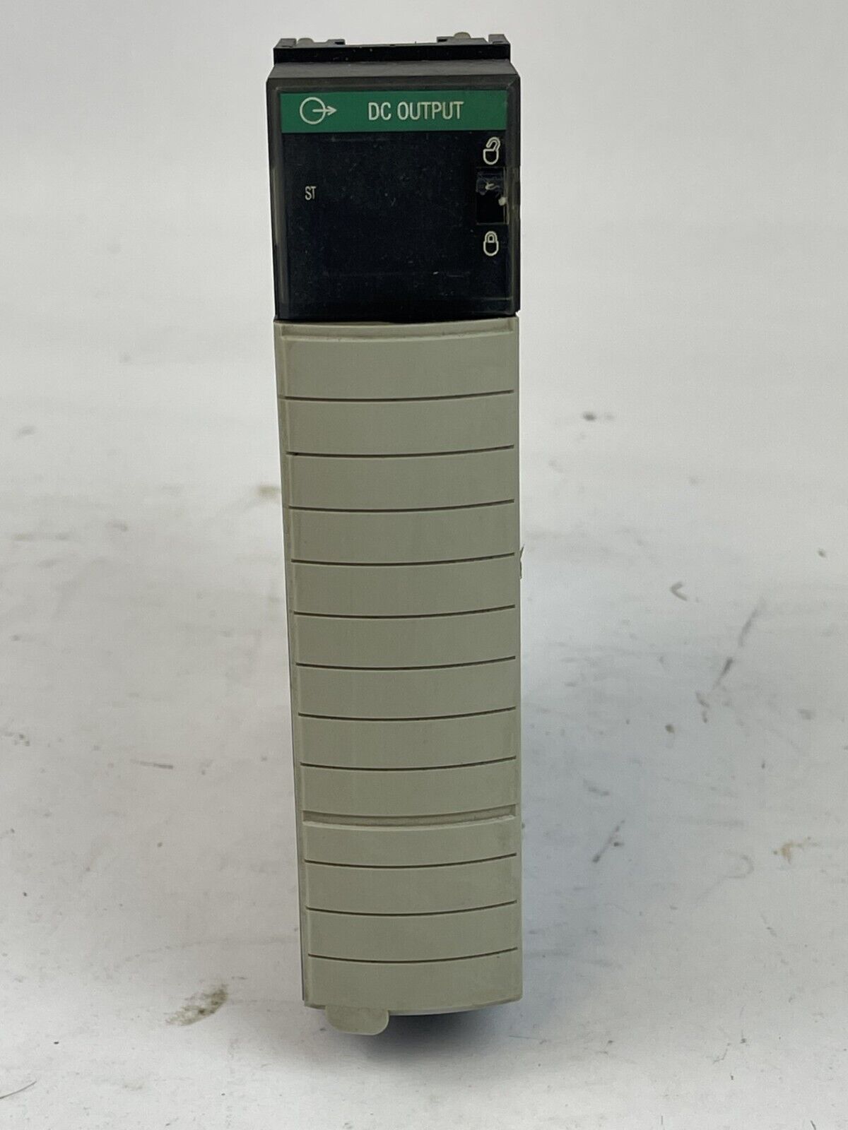 ALLEN BRADLEY - 1756-0B8 SER. A - CONTROLLOGIX DIGITAL DC OUTPUT PILOT DUTY