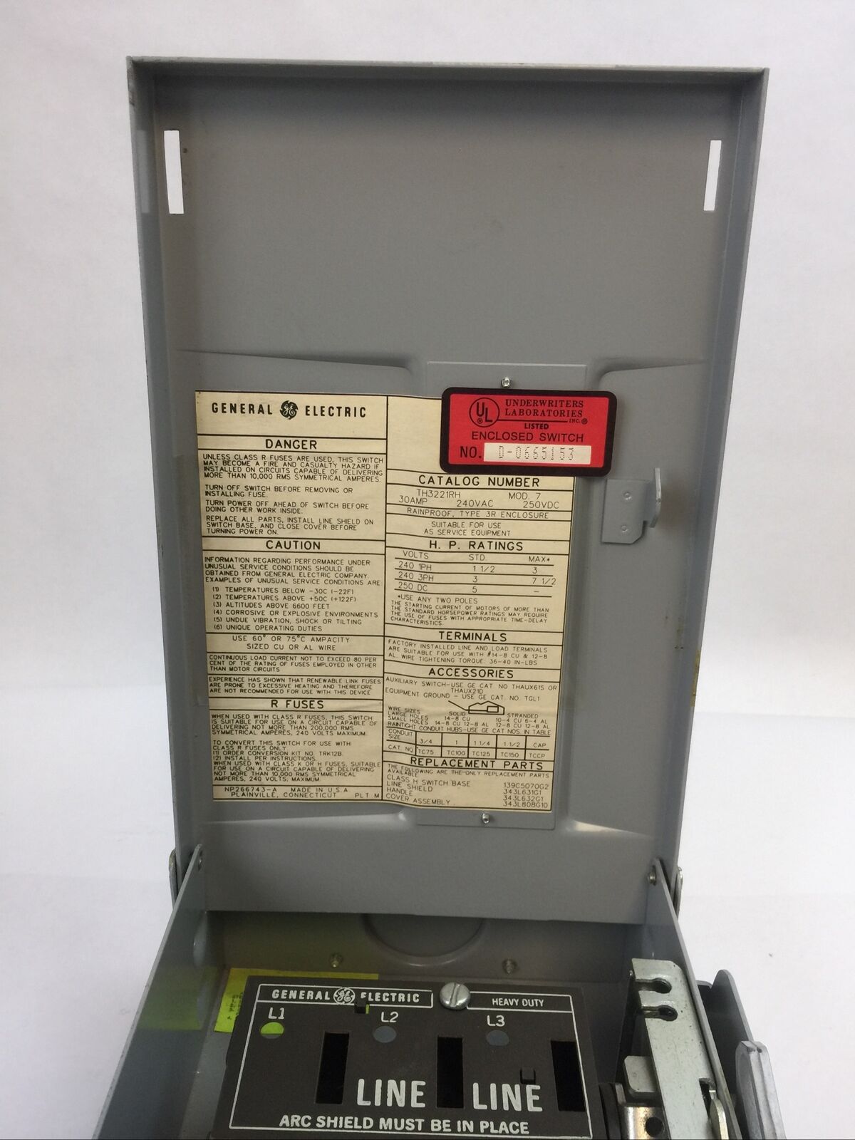 GE TH3221RH FUSIBLE SAFETY SWITCH MOD 7 30A 240VAC 250VDC 2P 7.5HP RAINPROOF 3R