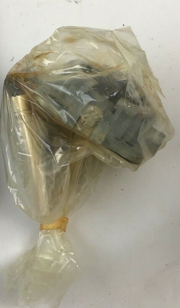 SIEMENS NON-DETACHABLE HANDLE MECHANISM. 8UB 5114-0EB01