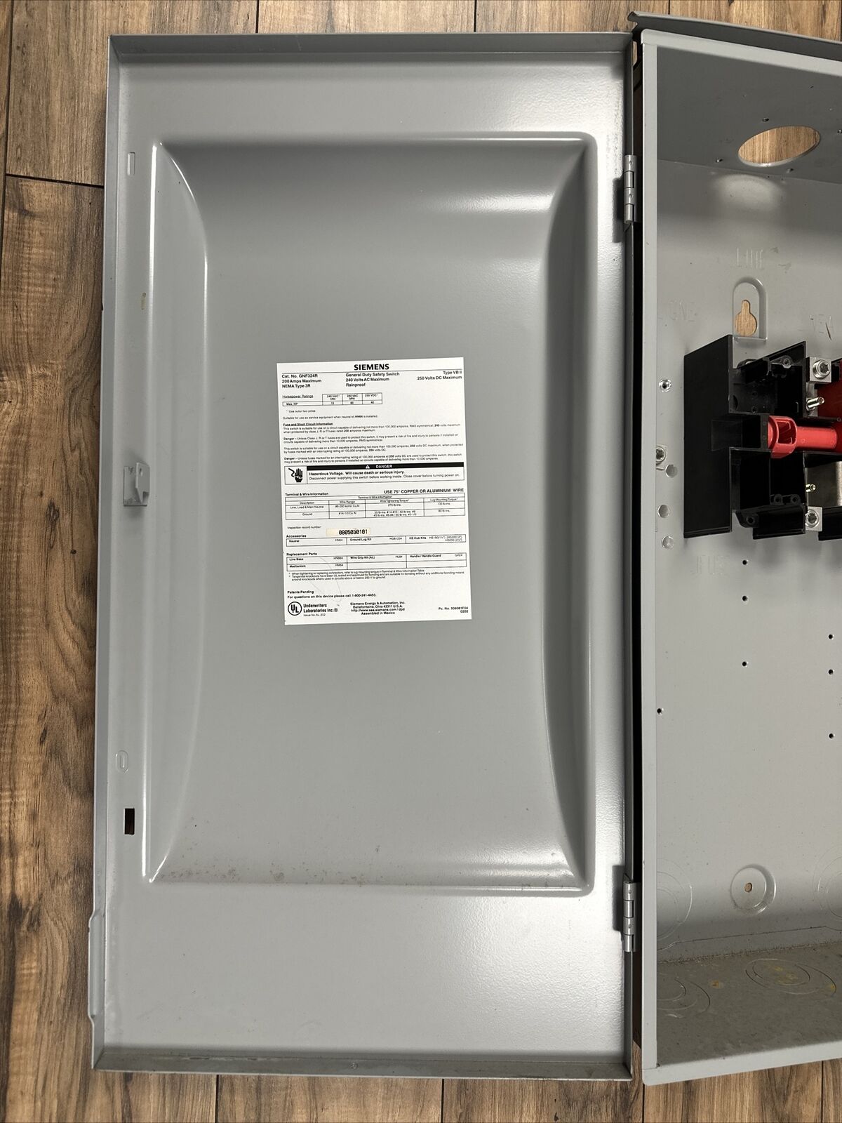 SIEMENS GNF324R TYPE VB II 200A 240VAC 3PH 60HP 240VDC 40HP TYPE 3R NON-FUSIBLE