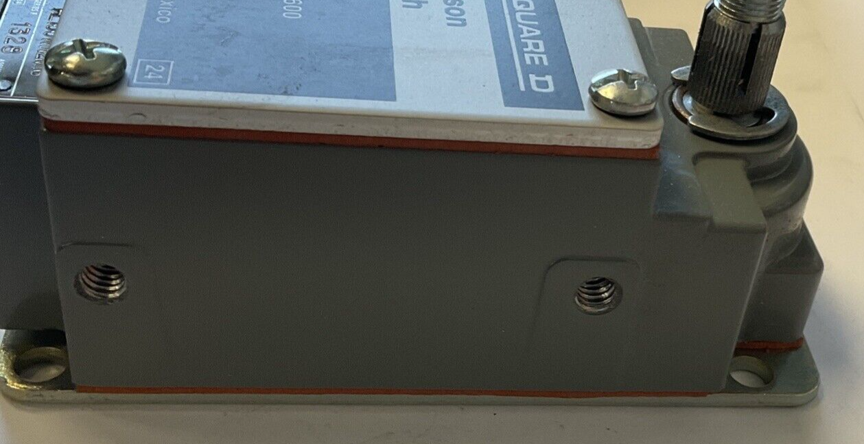 SQUARE D HL100WN2M16 LIMIT SWITCH SER.F TYPE L