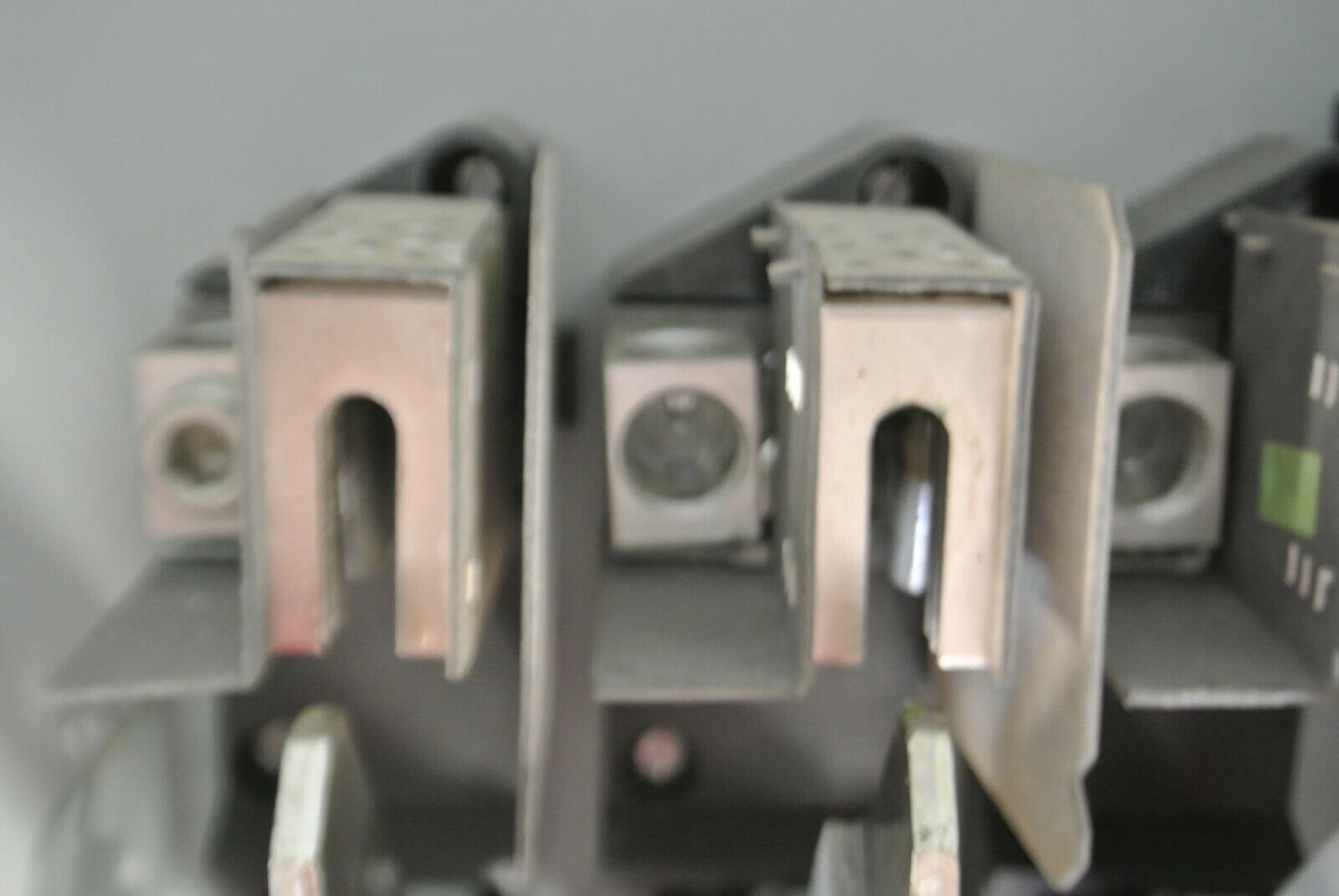 CROUSE-HINDS GH424N GENERAL DUTY FUSIBLE SAFETY SWITCH / 240V / 200A / 60HP MAX