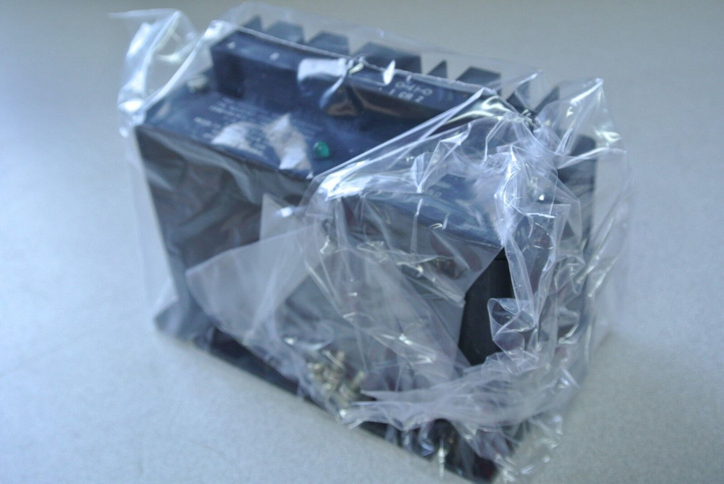 ALLEN-BRADLEY 813S-VON Ser. B LINE VOLTAGE MONITOR RELAY 440/380V - NEW SURPLUS
