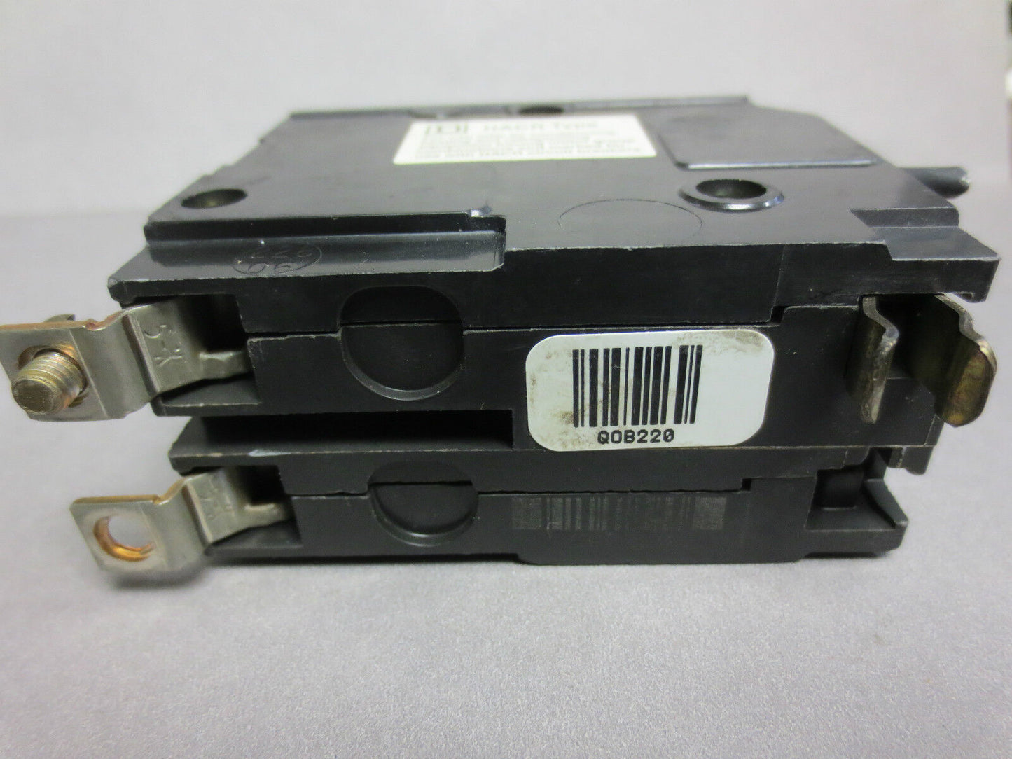 SQUARE D QOB220 CIRCUIT BREAKER 2-POLE 20A 120/240VAC