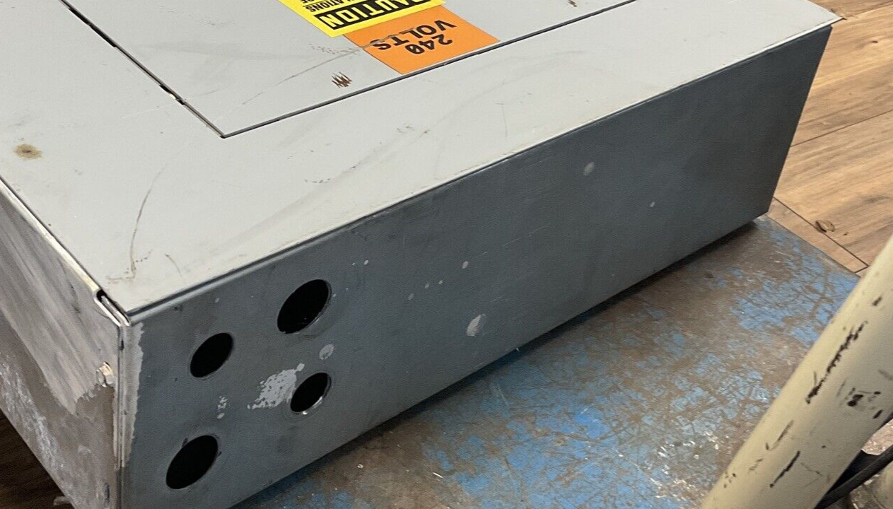 GENERAL ELECTRIC AQF3301ATX PANELBOARD 125A 3PH 208Y/120VOLTS