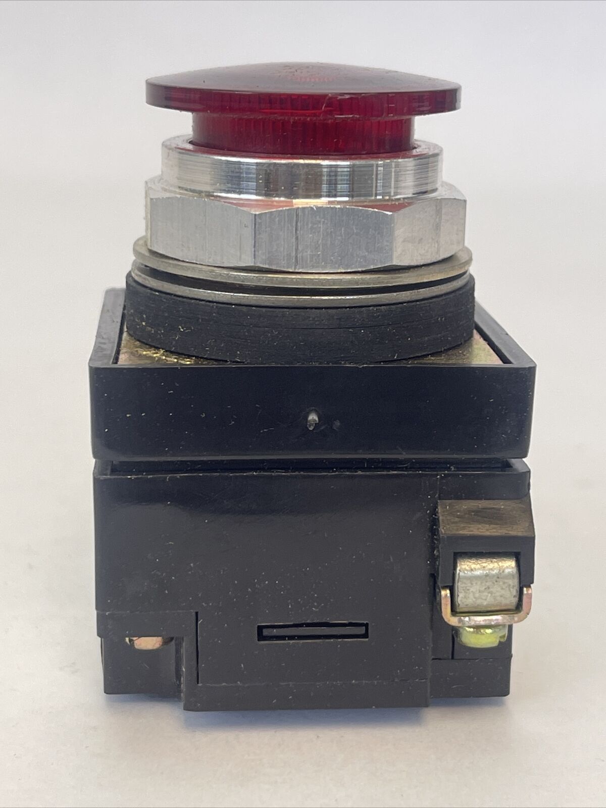 SYLVANIA CLARK BUL. 100T-PPLT1R ILLUMINATED PUSHBUTTON 120V 50/60HZ