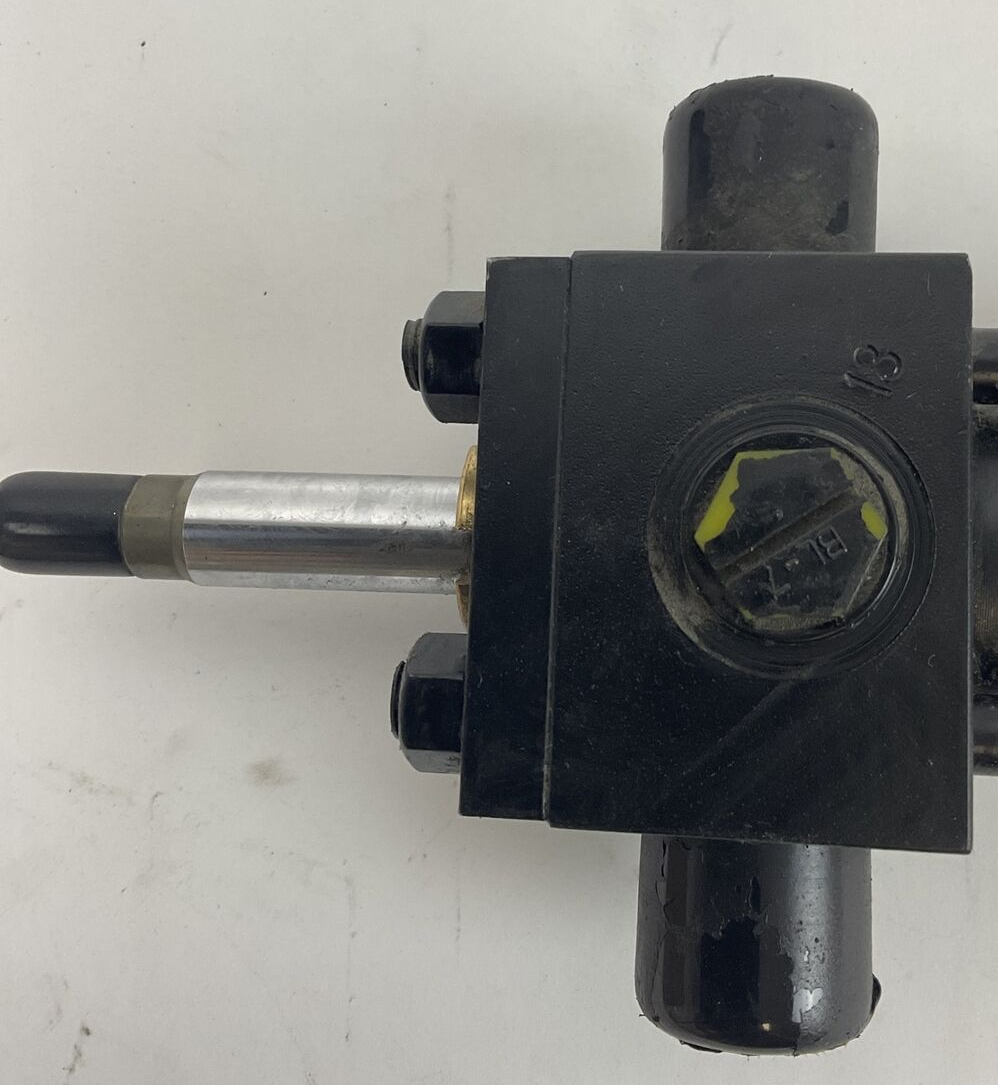 PARKER 01.50 D2HLTRS13A CYLINDER 4.500 SERIES. 2H 3000PSI