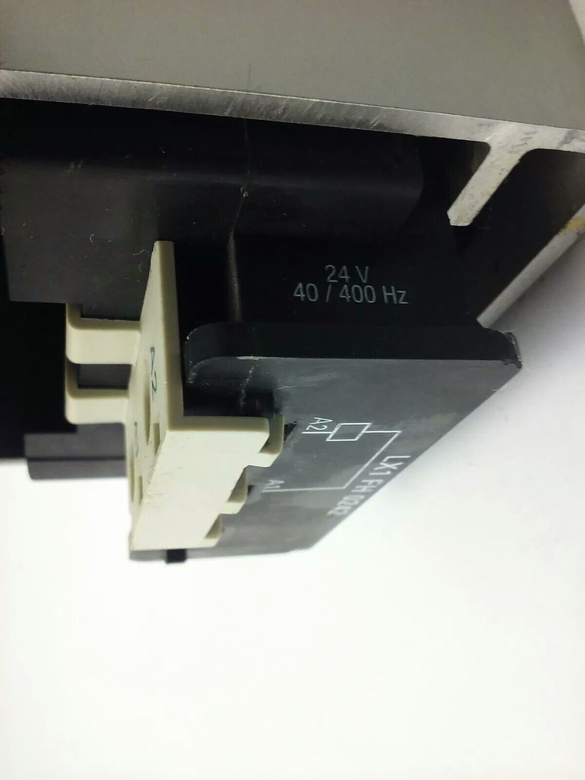 TELEMECANIQUE LC1F330 CONTACTOR, 3PH, 600V, 370A, 250HP, W/ 24V 40/400HZ COIL