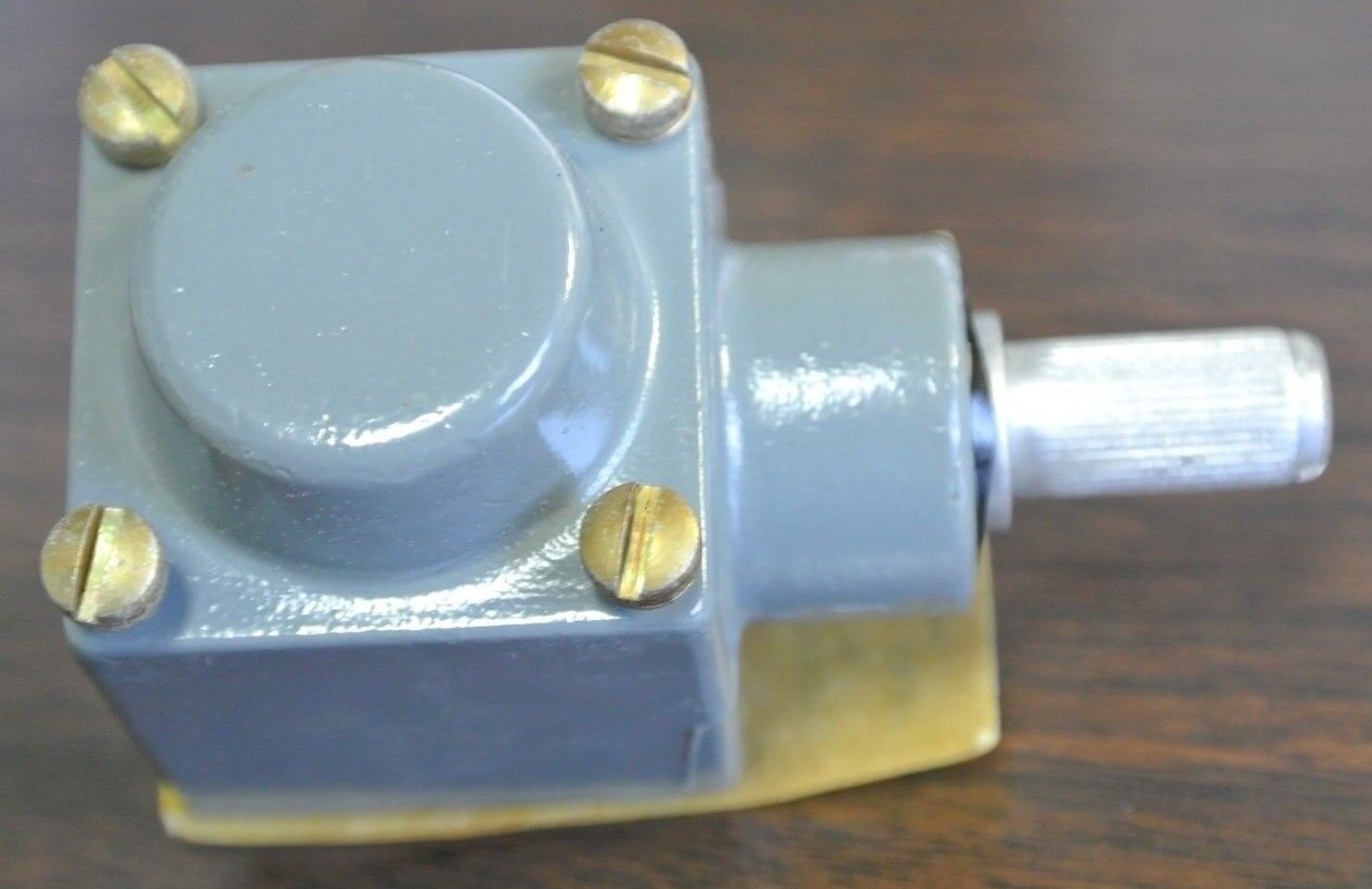 ALLEN-BRADLEY Z-16067 OPERATING HEAD for 802T OILTIGHT LIMIT SWITCH NEW SURPLUS