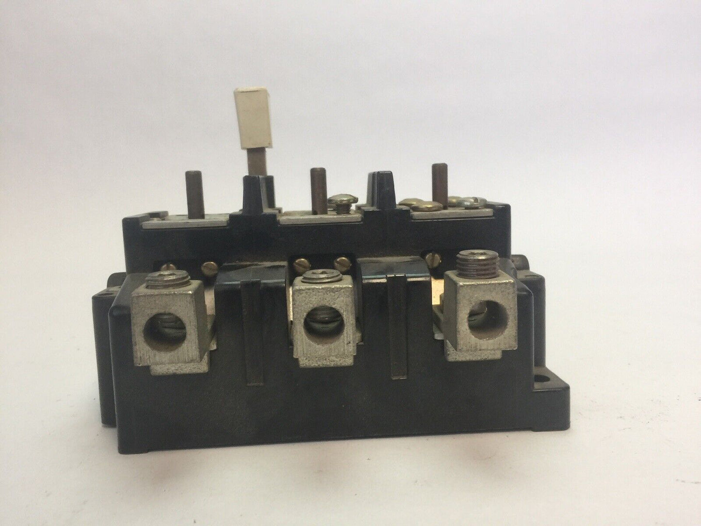 ALLEN BRADLEY 815-DOV16 OVERLOAD RELAY 600VAC SERIES K *NO HEATERS*
