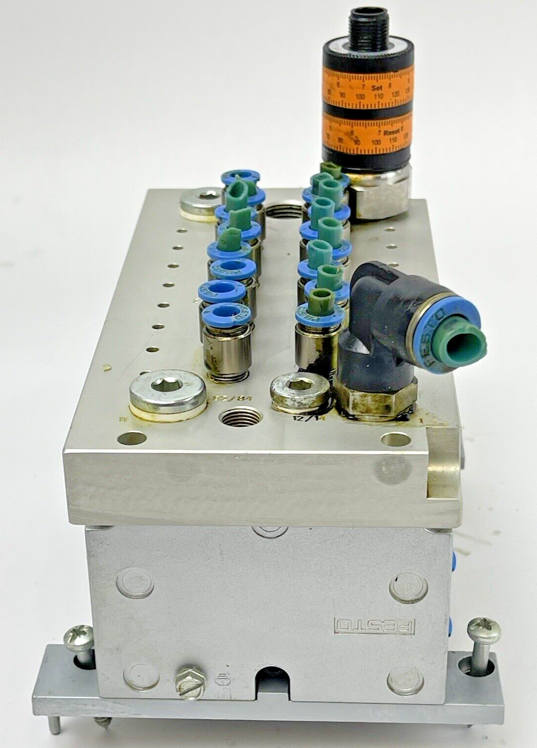 FESTO - CPV14-V1 - VALVE MANIFOLD-W/ PNEUM CONN & STACK PLATES, B102(7), T902(1)