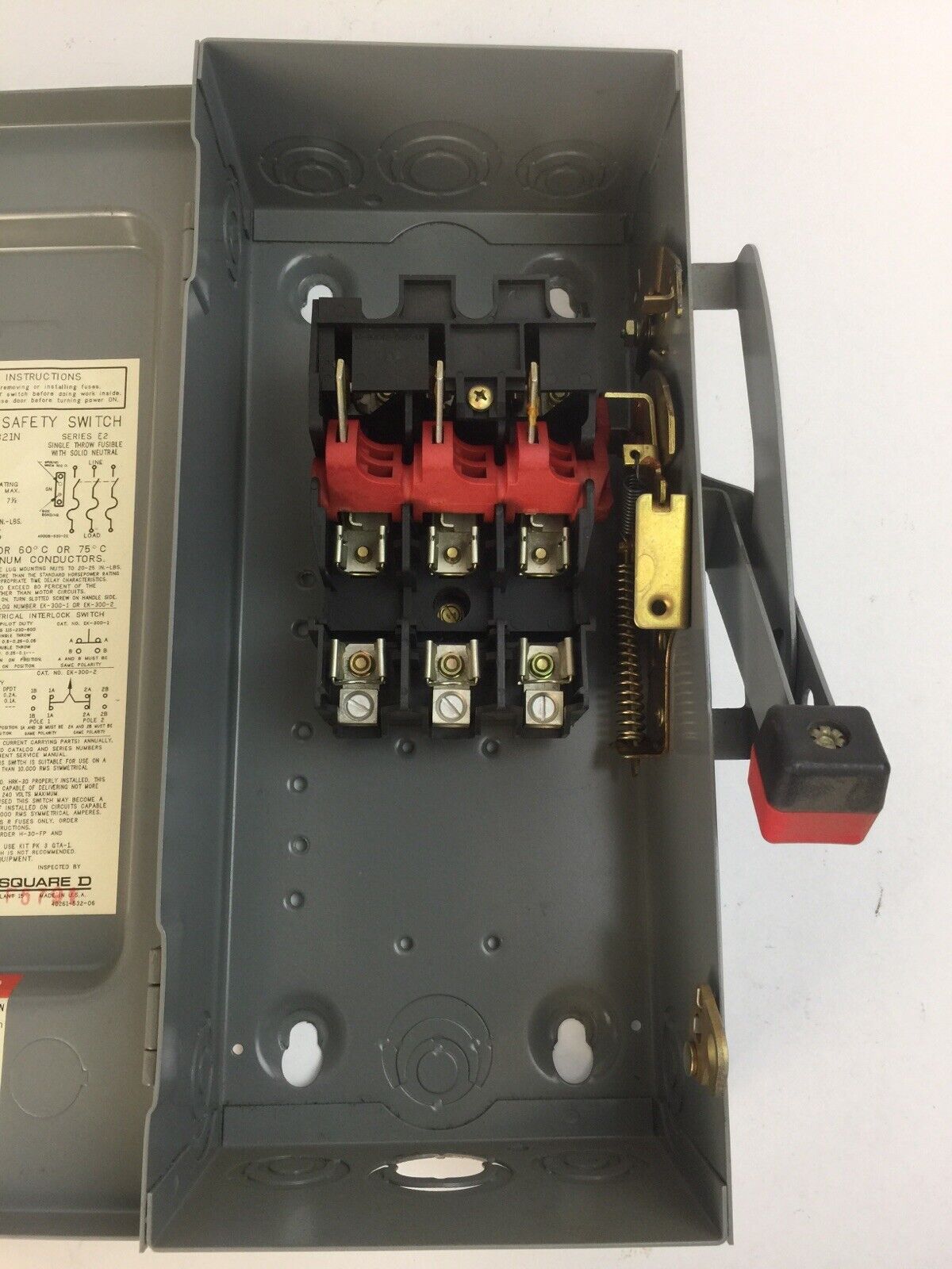 SQUARE D H321 FUSIBLE SAFETY SWITCH SER E2 30A 240VAC 7.5HP 3PH TYPE 1 ENCLOSURE