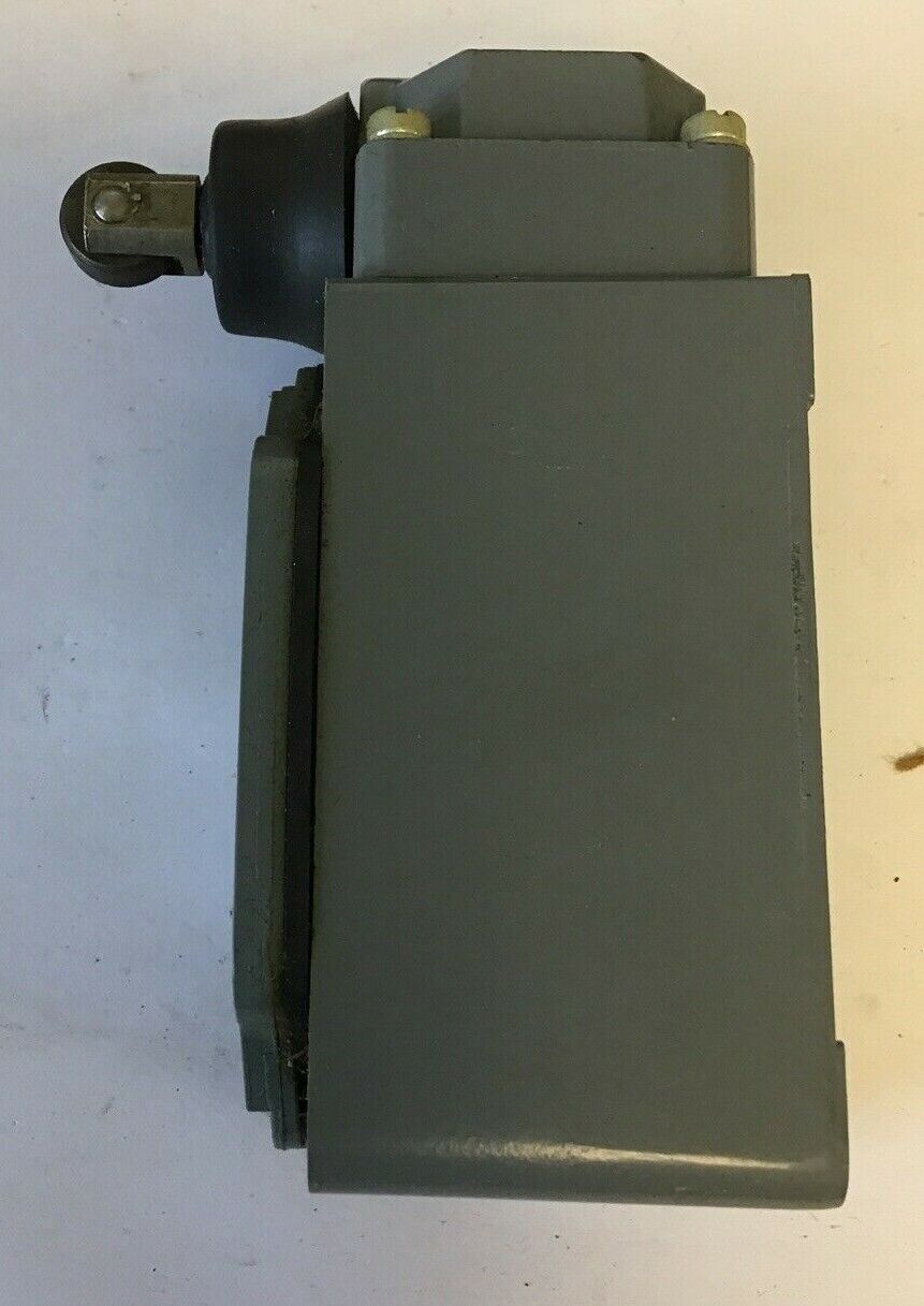 CUTLER HAMMER 10316H284B LIMIT SWITCH W/O LEVER 600VAC