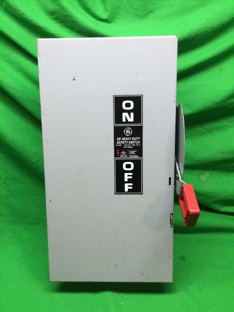 GENERAL ELECTRIC TH4322 60 AMP FUSIBLE SAFETY SWITCH TYPE 1