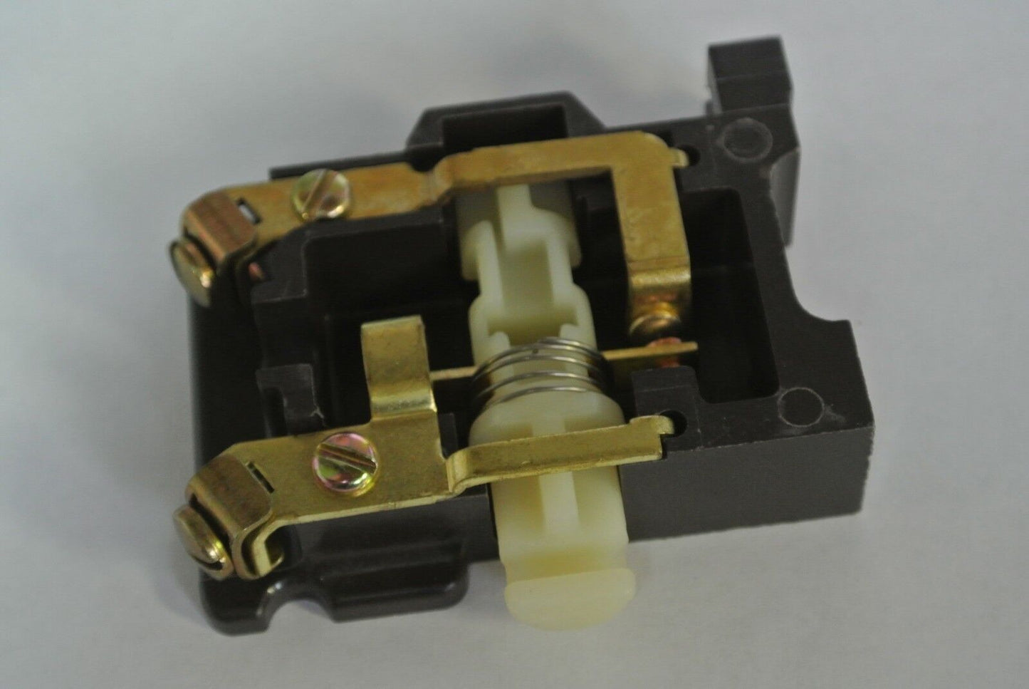 JOSLYN CLARK / SYLVANIA - KPM-1A AUXILIARY CONTACT 10A, 600VAC 1N.O. NEW SURPLUS
