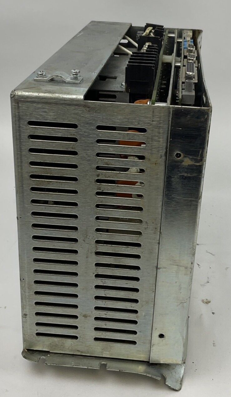 ALLEN BRADELY 2098-DSD-HV030-SE SERVO DRIVE SER.B 3PH FIRM. V1.53 ***PARTS***