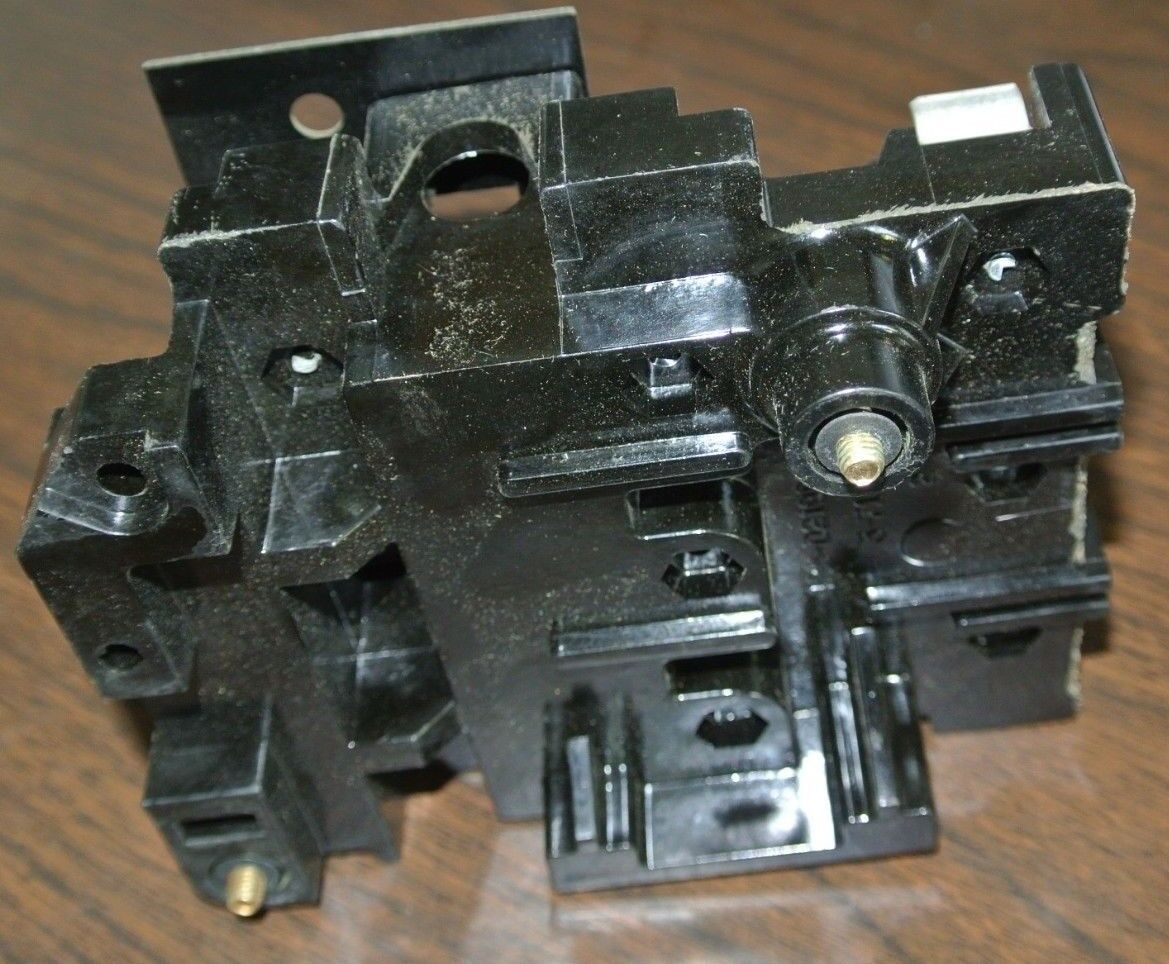 GE TRK12 / TKL1093 - LOAD BASE - 240V, 30A, 3-POLE - NEW SURPLUS