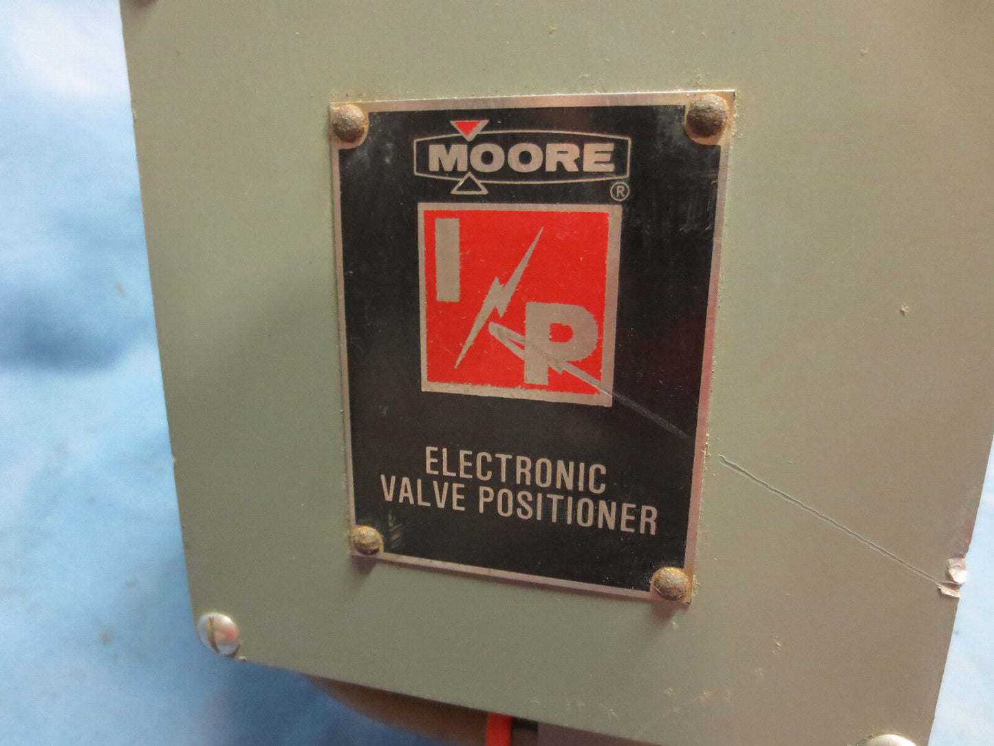 DEZURIK 9224590 ACTUATOR w/ MOORE ELECTRONIC VALVE POSITIONER w/VALVE