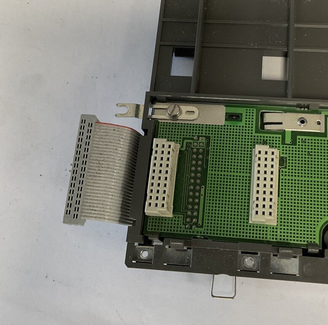 SCHNEIDER AUTOMATION DTA 201/AS-HDTA-201 SECONDARY SUBRACK 5 SLOT REV11.01