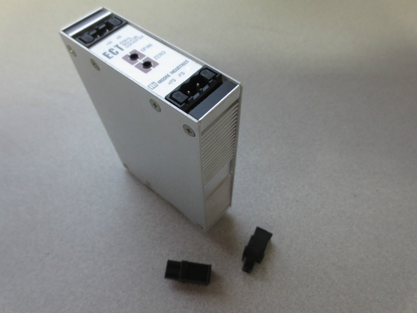 MOORE IND'S ECT/4-20MA/4-20MA/12-42DC-RF-VTD (DIN) SIGNAL ISOLATER CONVERTER