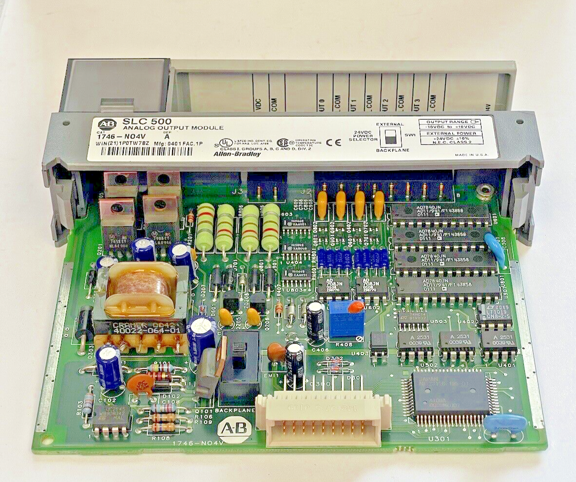 ALLEN BRADLEY - 1746-N04V SER. A - SLC 500 ANALOG OUTPUT MODULE - 24VDC PWR SELE