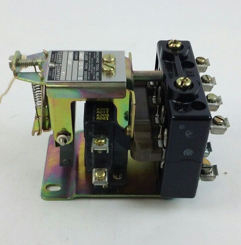 SQUARE D AC MAGNETIC RELAY CLASS 8501 TYPE AO-40, SERIES C, 4 POLE, 10AMPS, NEW