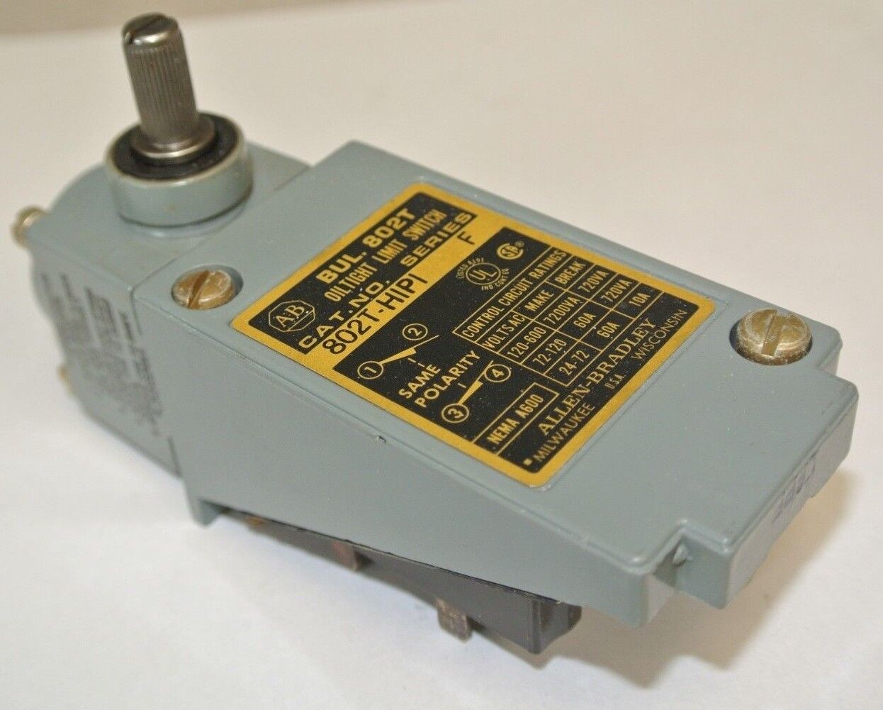 ALLEN-BRADLEY 802T-H1P1 PLUG-IN OILTIGHT LIMIT SWITCH / LEVER TYPE / NEW SURPLUS