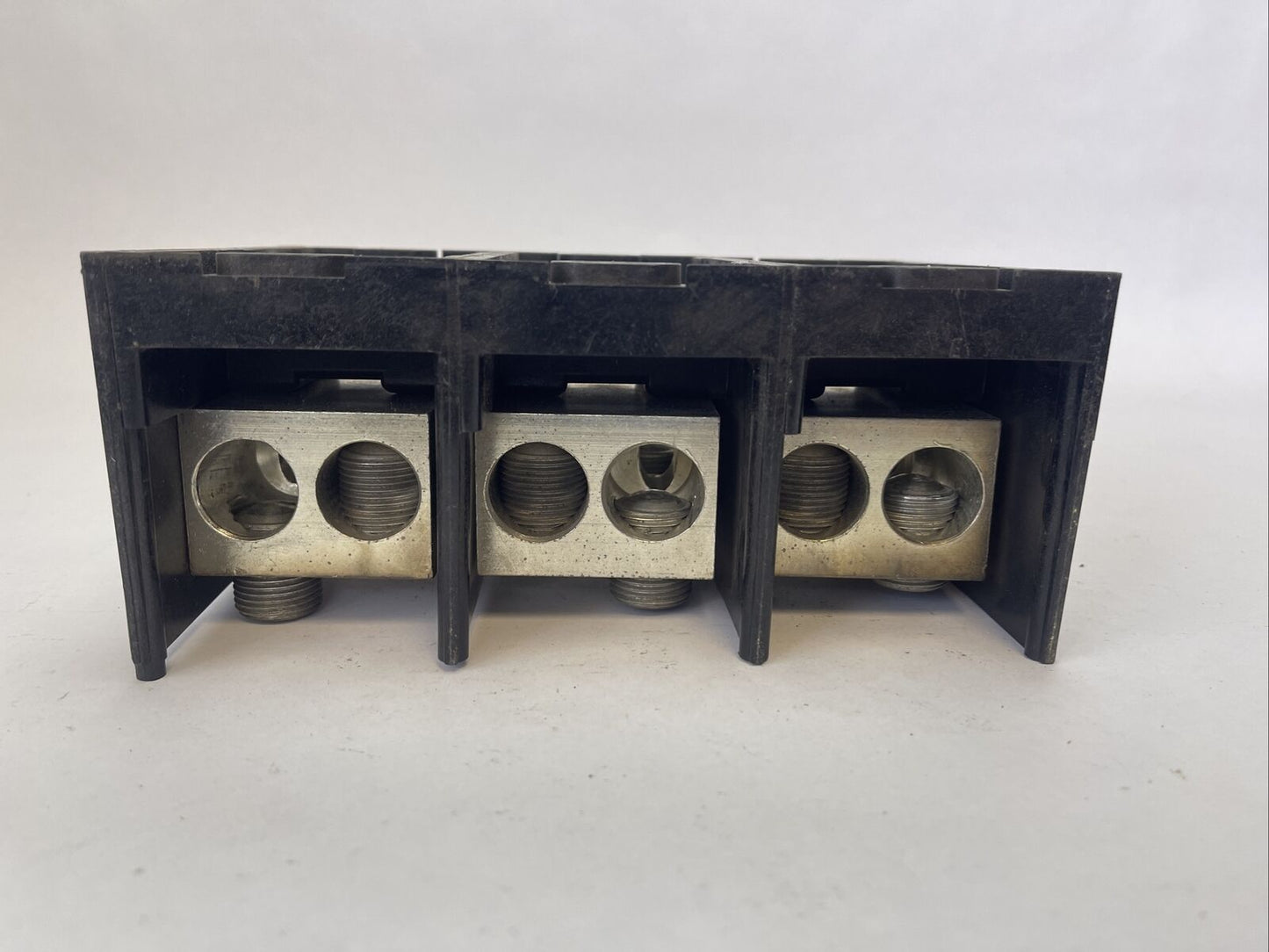 BURNDY BDB-22-500-3 POWER DISTRIBUTION BLOCK