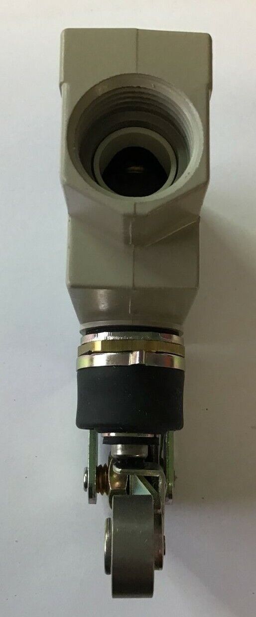 OMRON ZE-N-2S LIMIT SWITCH 15A 125,250,OR 480VAC
