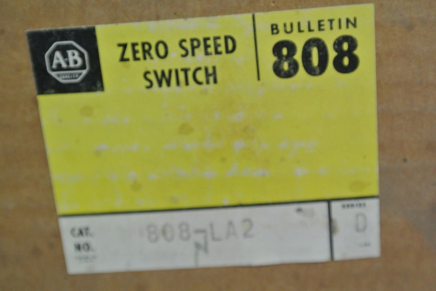 ALLEN-BRADLEY 808-LA2, Ser. D - LOCKOUT RELAY - 240V, 60Hz - NEW SURPLUS