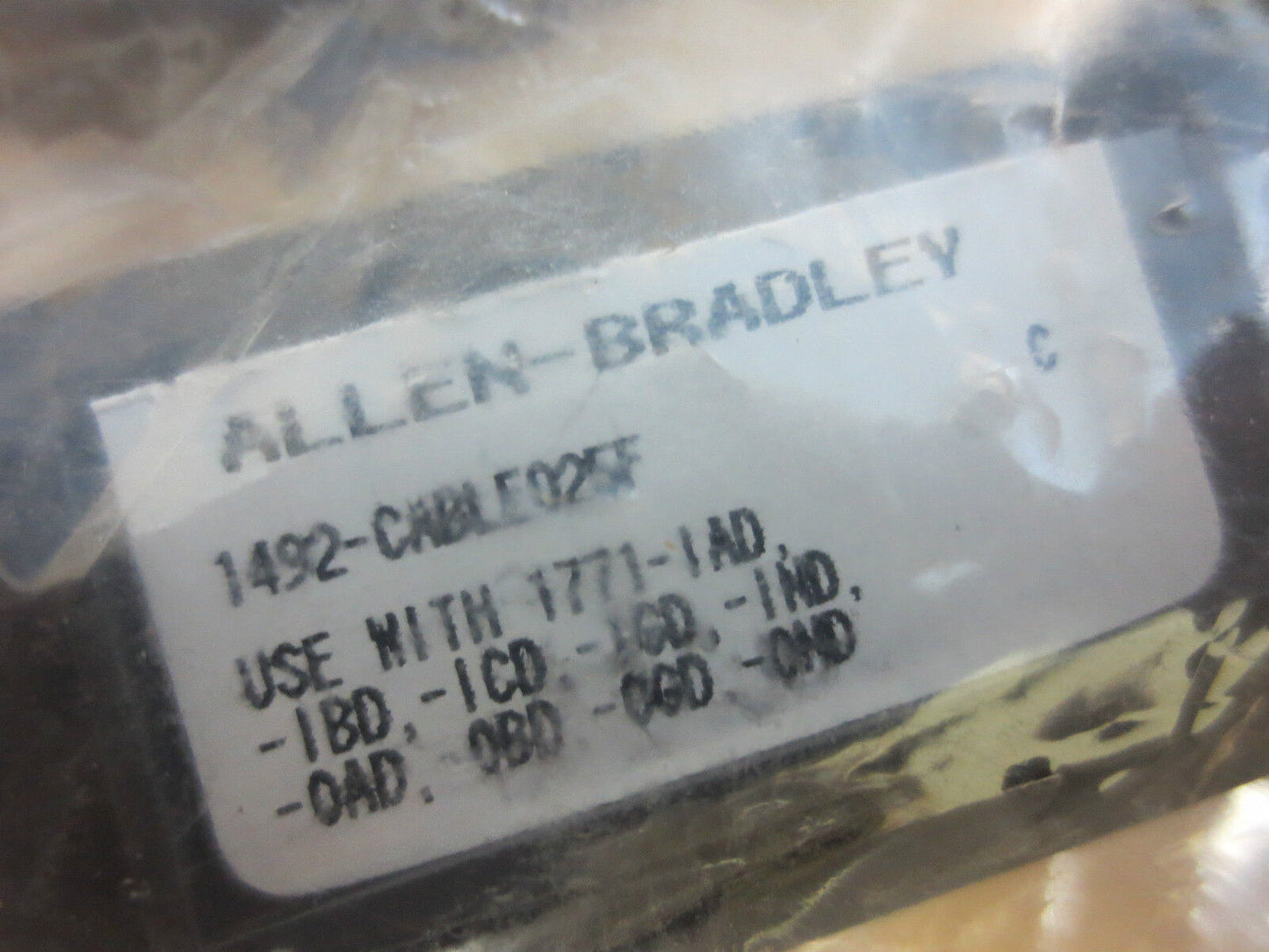 ALLEN-BRADLEY1492-CABLE025F Ser. C PRE-WIRED CABLE for 1771 DIGITAL I/O - 2.5m