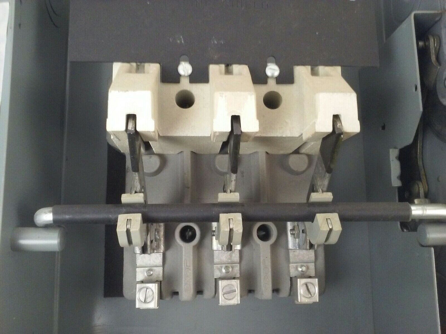 CUTLER HAMMER 4105H333H NON FUSIBLE HD SAFETY SWITCH 3P 100A 600VAC/250VDC 75HP
