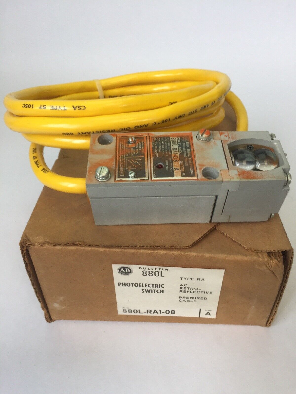 ALLEN BRADLEY 880L-RA1-08 PHOTOELECTRIC SWITCH TYPE RA AC RETRO-REFLECTIVE