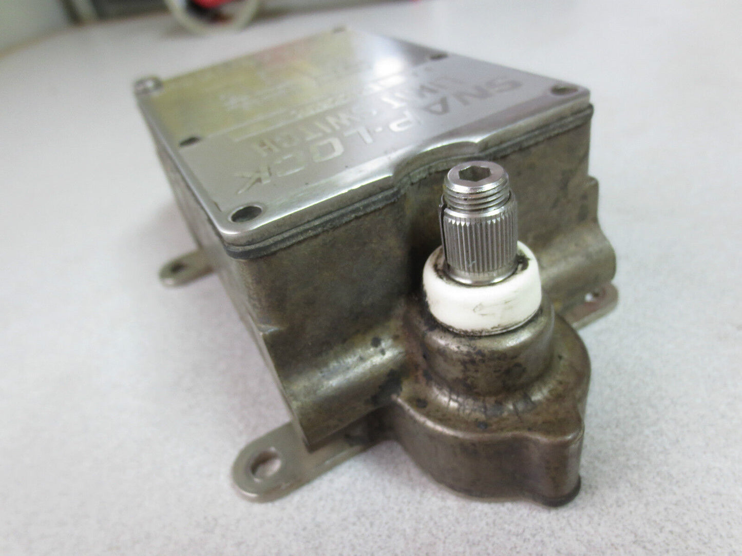 NAMCO EA180-22302 SNAP-LOCK LIMIT SWITCH - EA18022302