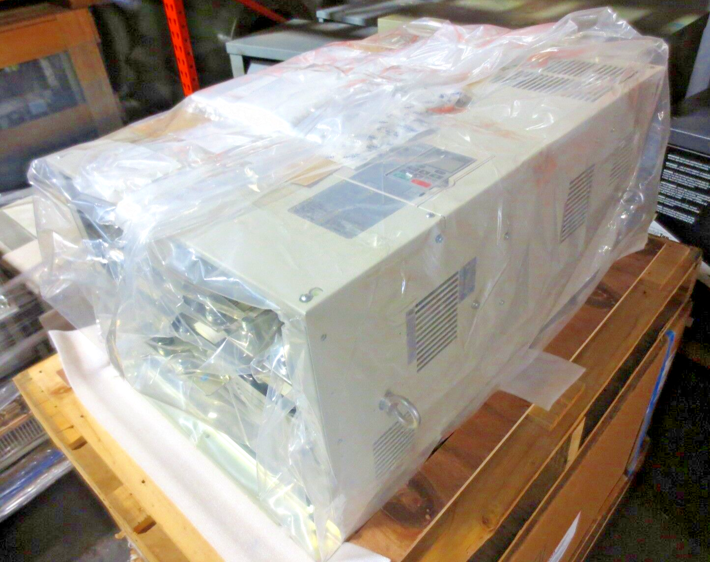 YASKAWA CIMR-LU2A0346AAA / L1000A AC DRIVE - 200V, 3PHASE, 346A - ELEVATOR DRIVE