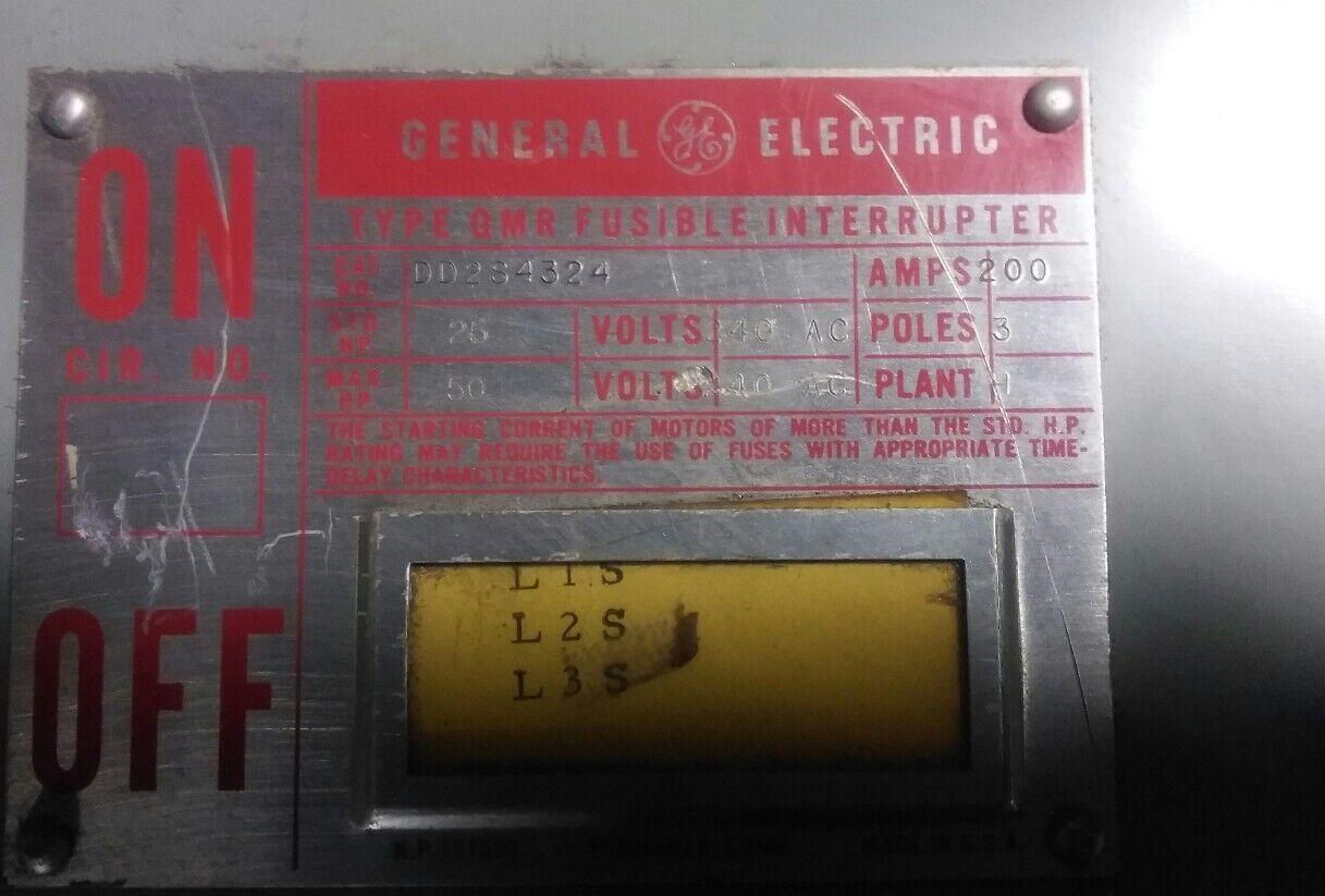General Electric GE DD2S4324 - 200 AMP, 240 VAC 3-Pole FUSIBLE PANELBOARD SWITCH