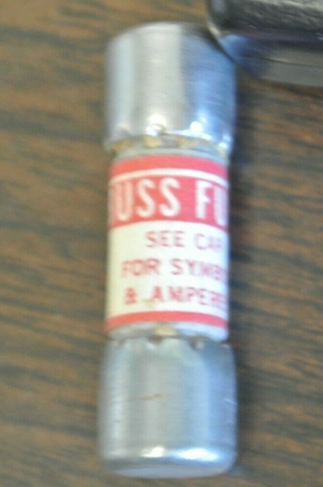 LOT of 9 / BUSS KTQ4 FAST-ACTING MIDGET FUSE / 4A / 600V / NEW SURPLUS / KTQ-4