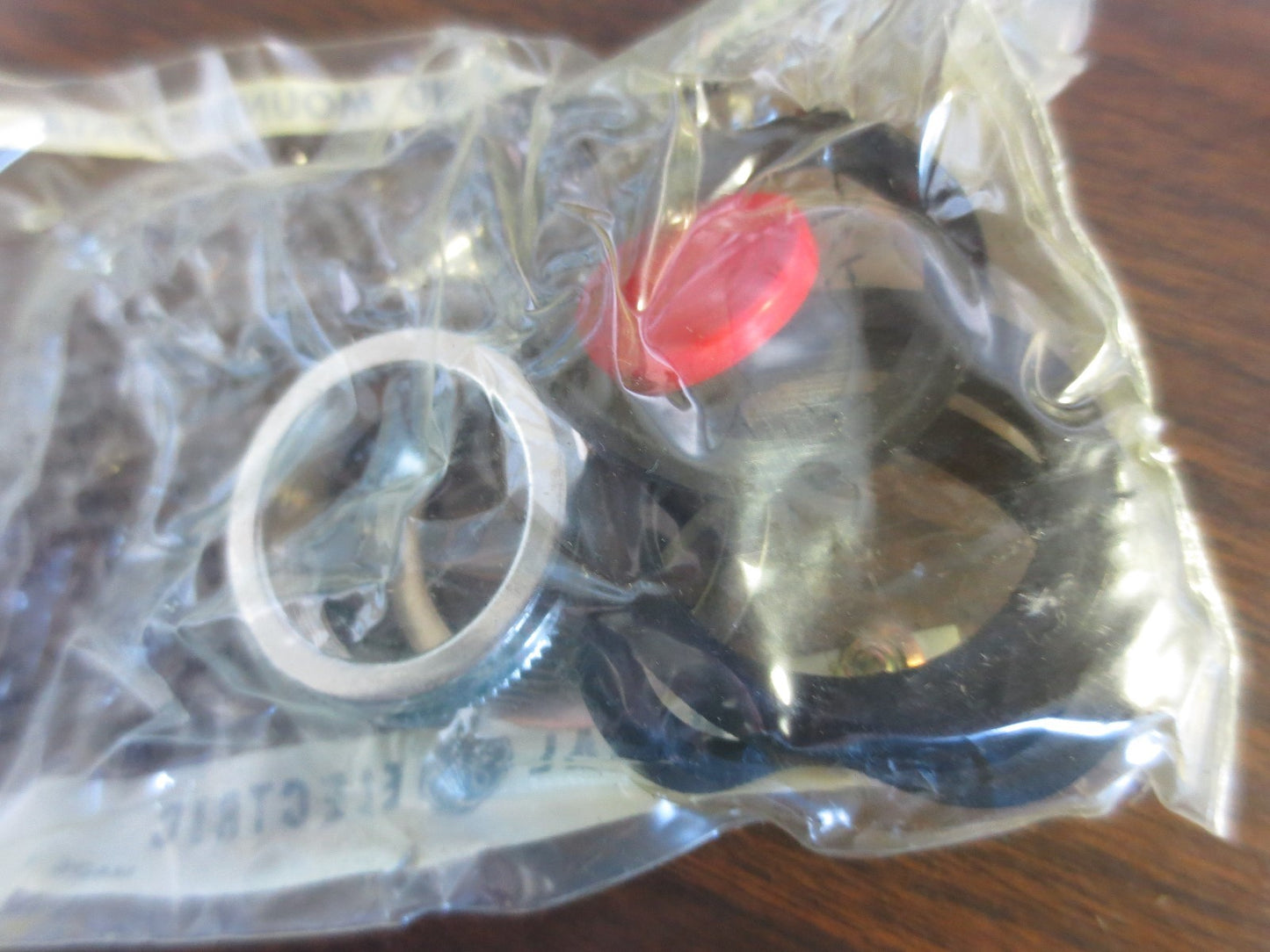 GENERAL ELECTRIC CR2940WA202C HEAVY DUTY OILTIGHT PUSHBUTTON RED - NEW SURPLUS