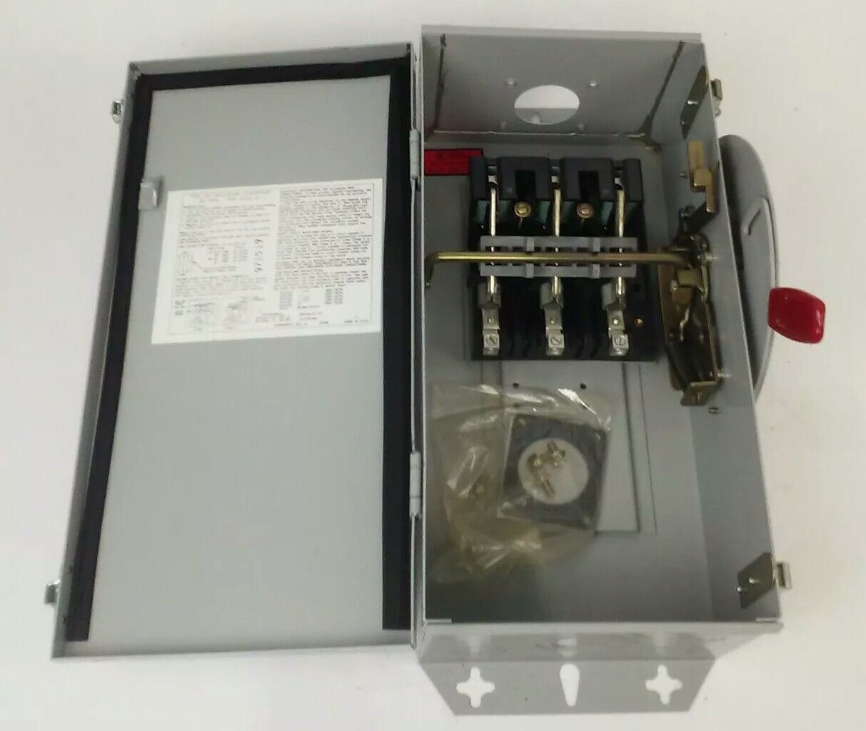 THOMAS & BETTS RHD361NF-TB SAFETY SWITCH 3P 30A 600V 30HP TYPE 3R RAINPROOF