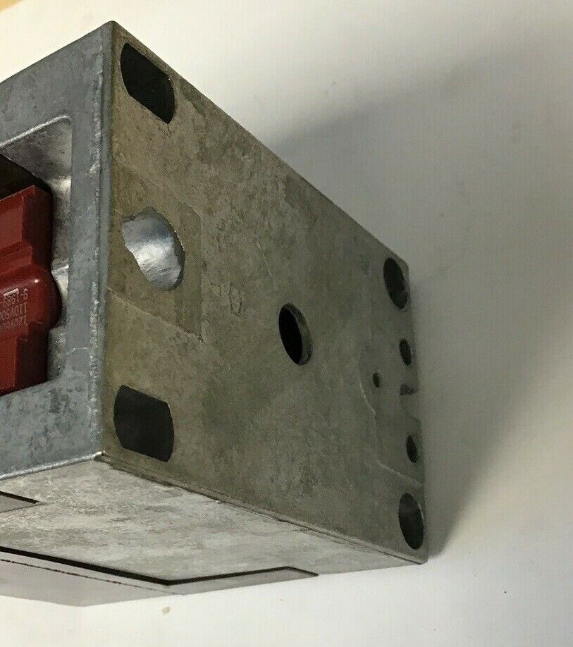 CUTLER HAMMER TYPE M LATCHED RELAY D26MR312A SER.A3