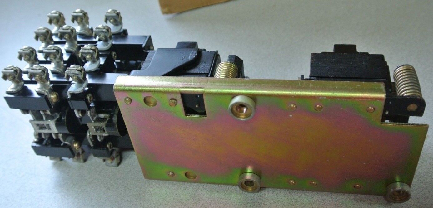 ALLEN-BRADLEY 700-BXL840A1 - AC RELAY TYPE BXL - 110/120V - 8-POLE - NEW SURPLUS