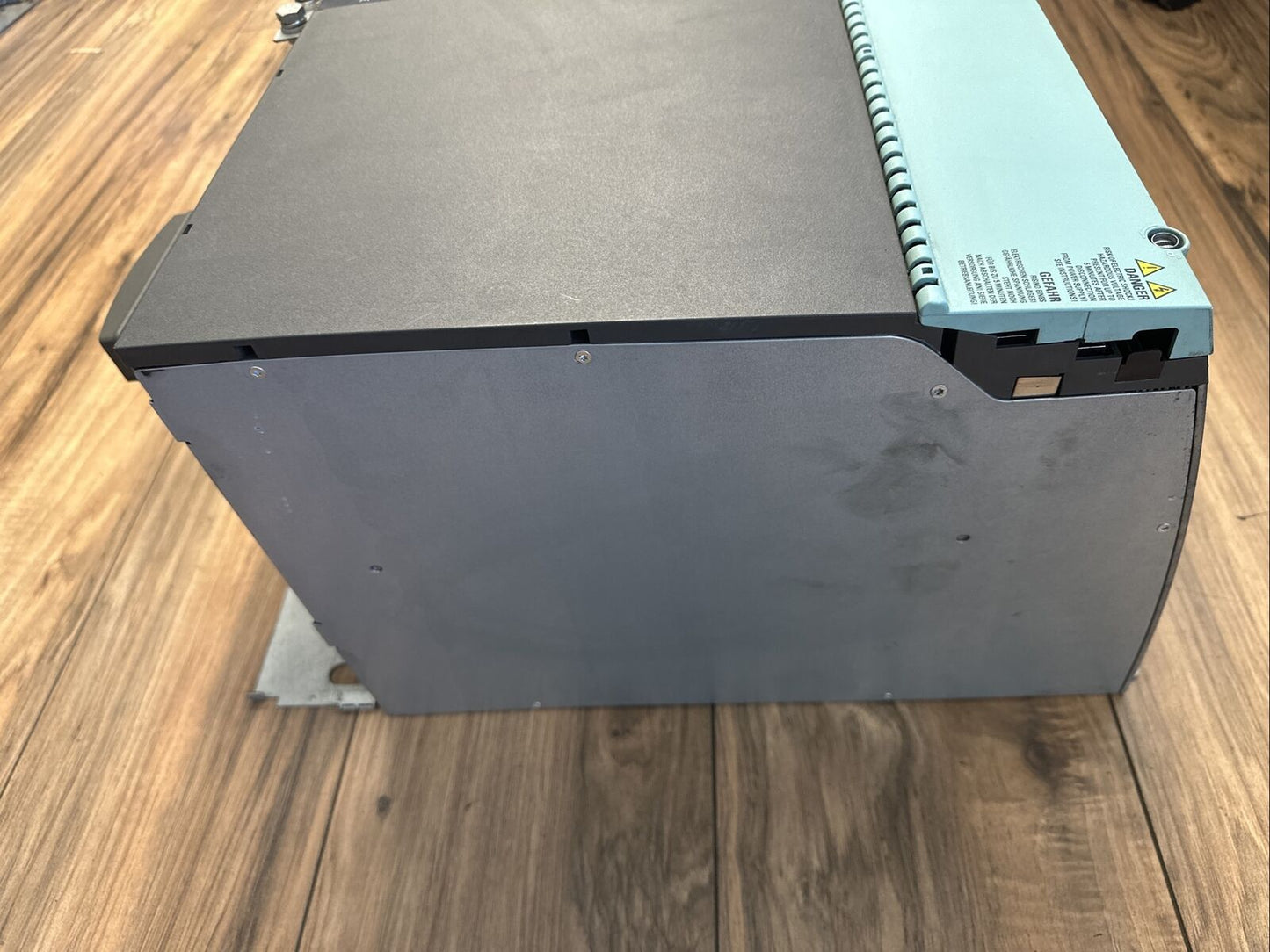 SIEMENS 6SL3120-1TE31-3AA3 SINGLE MOTOR VERSION E OUTPUT 3AC 400V 132A INPUT DC
