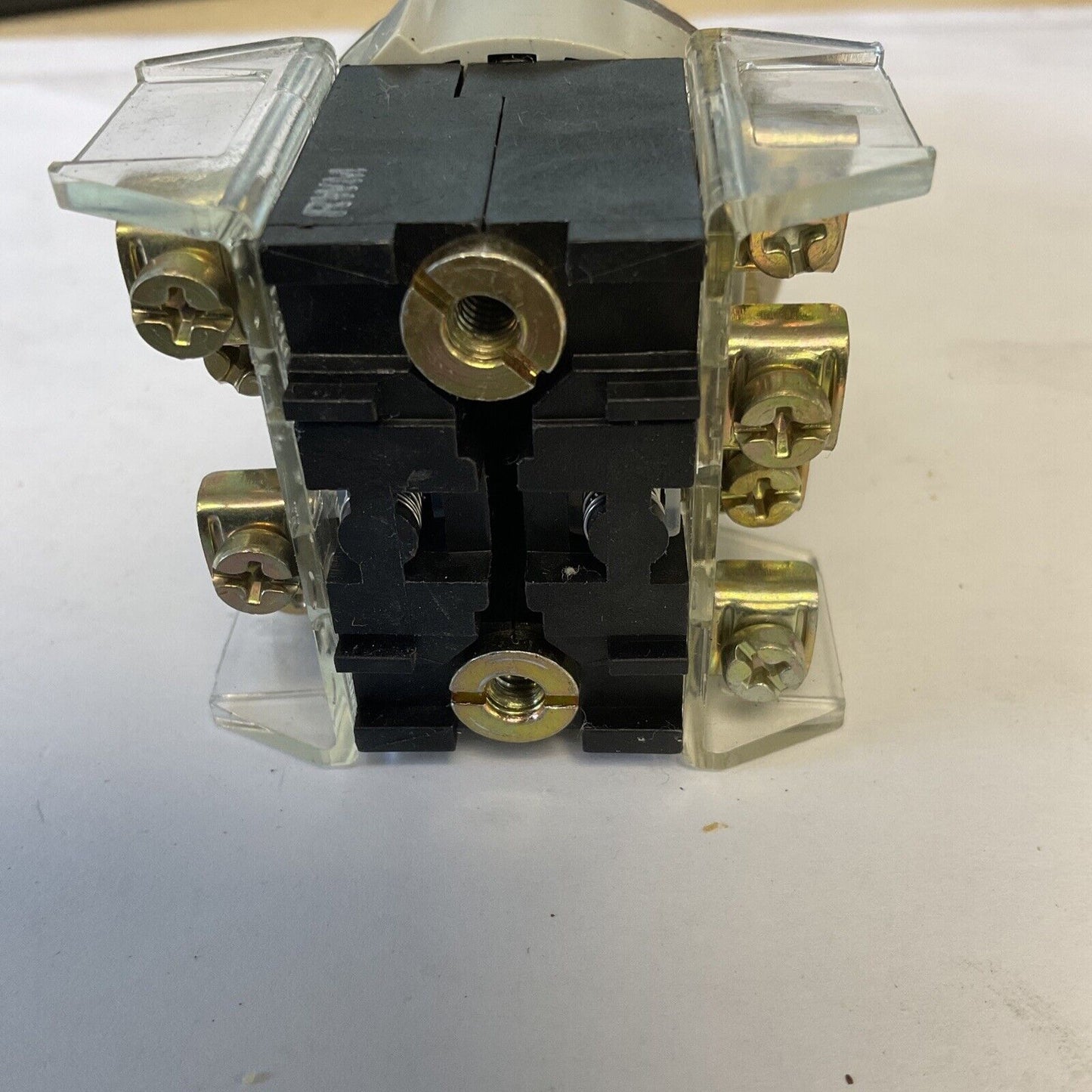 ALLEN BRADLEY 800T-J5203KC1B KEYED SELECTOR SWITCH 3POS. SRPING RETURN SER.T