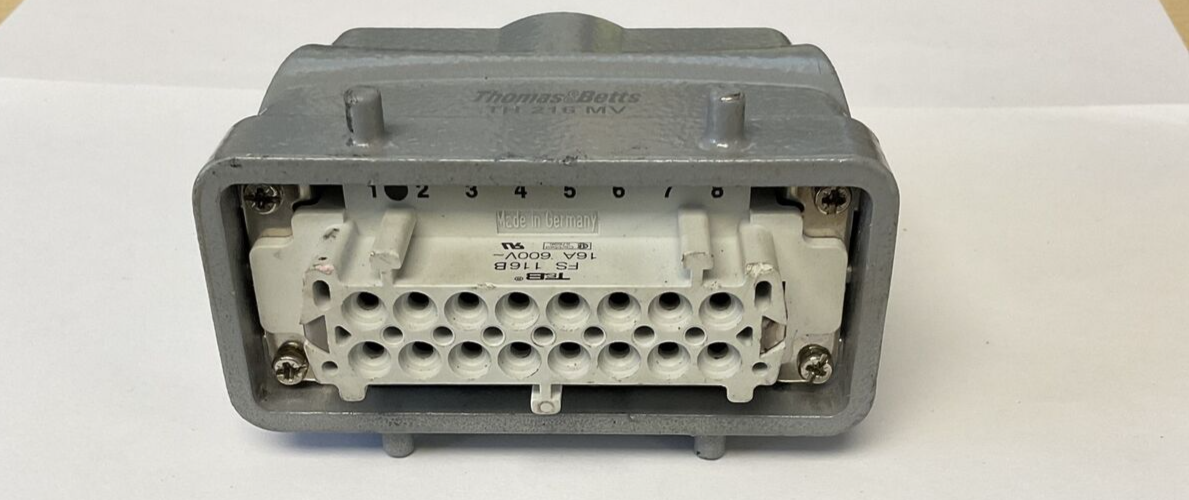 THOMAS&BETTS FS 116B AND MS 216B 16A 600V FEMALE AND MALE PLUG RECEPTACLE